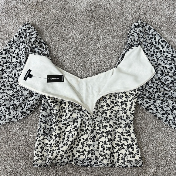 Express Balloon Sleeve Blouse - Picture 14 of 15